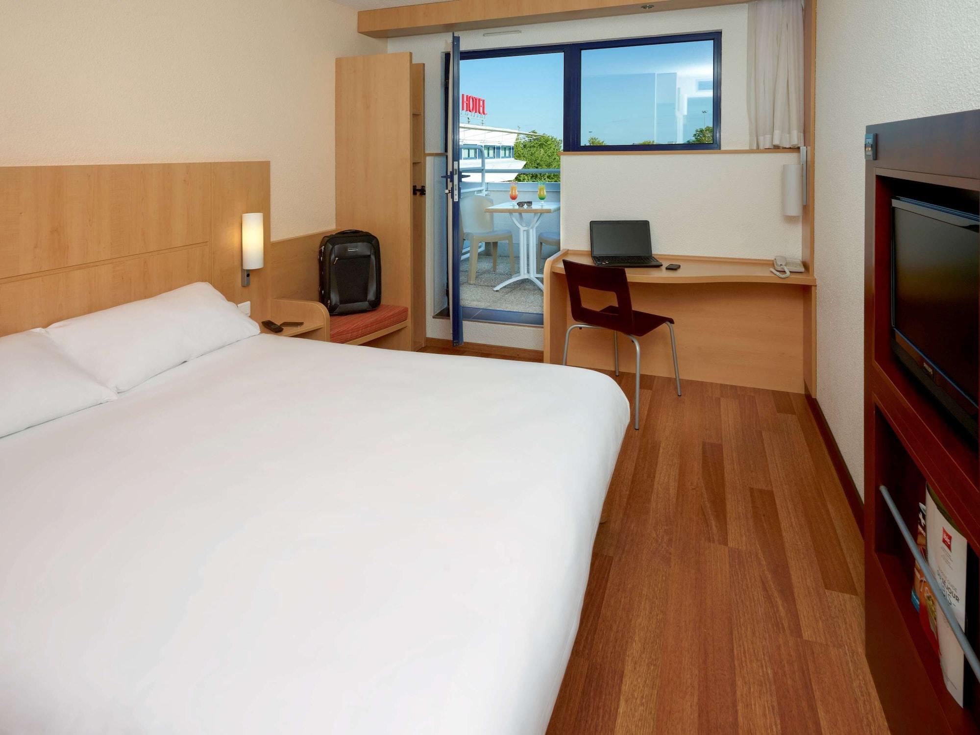 Hotel Ibis Site Du Futuroscope Chasseneuil-du-Poitou Esterno foto