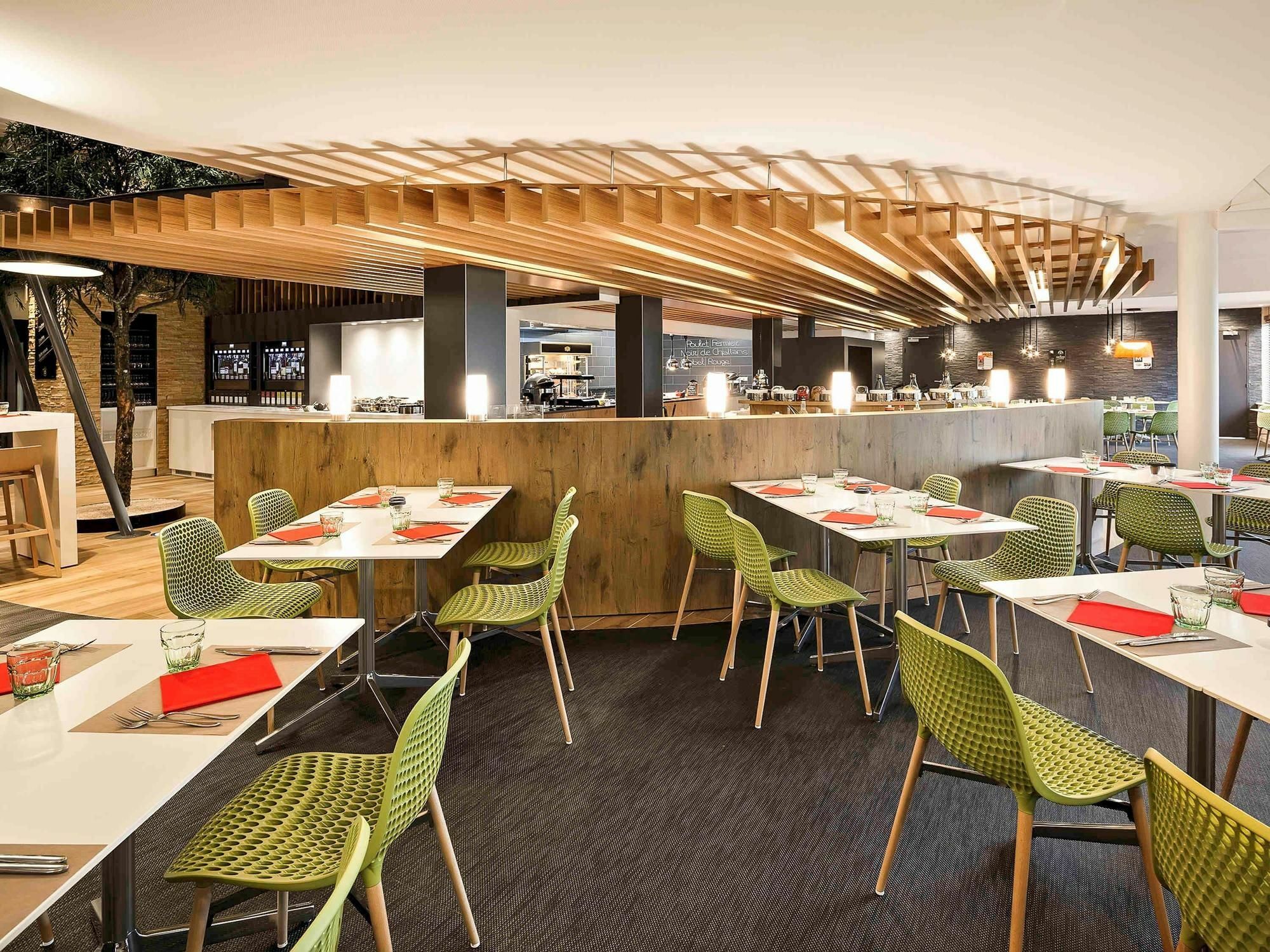 Hotel Ibis Site Du Futuroscope Chasseneuil-du-Poitou Esterno foto