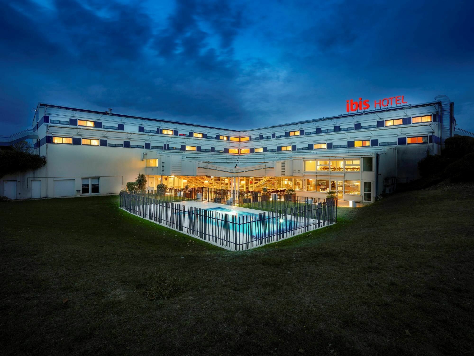 Hotel Ibis Site Du Futuroscope Chasseneuil-du-Poitou Esterno foto